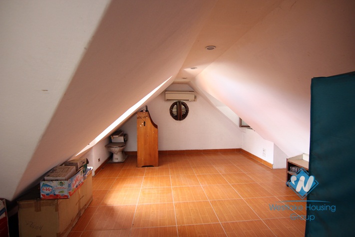 Lakeside colonial villa with lots of characters for rent in Tay Ho